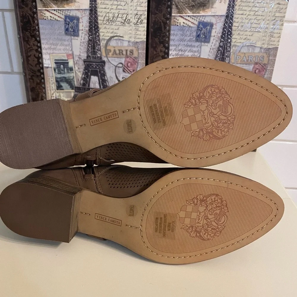 Vince Camuto Casha Perforated Ankle Booties. NIB NWT From Macys SZ 7.5 FIRM